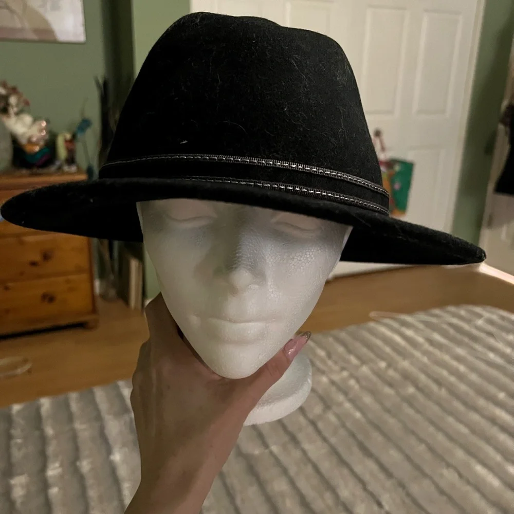 Simons Hat - Picture 1 of 4